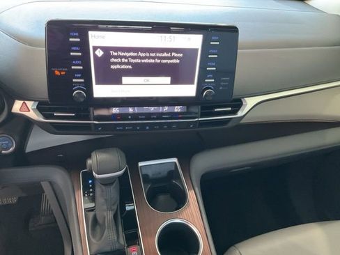 Used 2023 Toyota Sienna XLE image 13