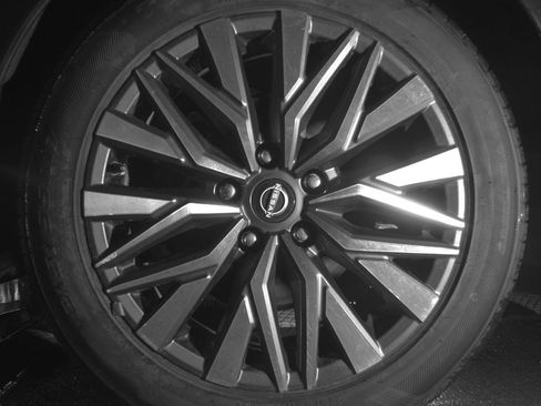 Used 2025 Nissan Altima 2.5 SV FWD image 14