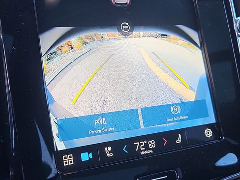 Used 2025 Volvo XC40 B5 Plus w/ Protection Package Premier image 9