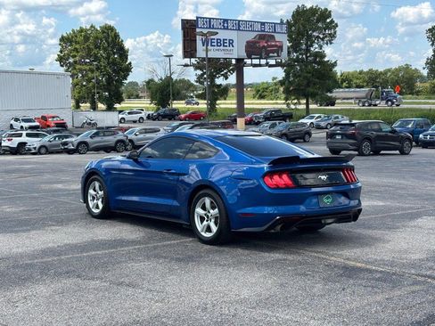 Used 2018 Ford Mustang Coupe RWD image 3