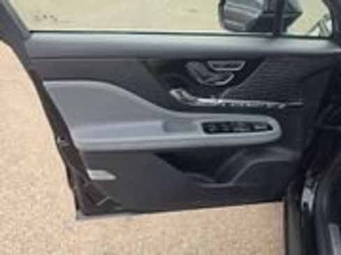 Used 2022 Lincoln Corsair FWD w/ Premium Package image 9