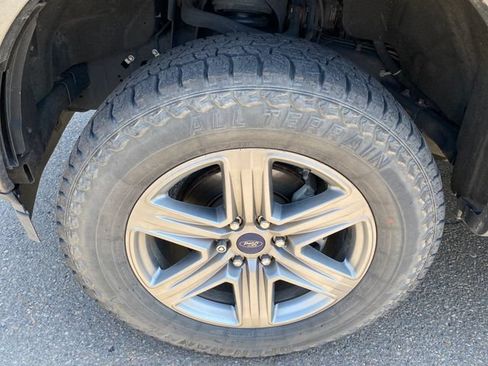 Used 2018 Ford F150 Lariat w/ Equipment Group 502A Luxury AWD/4WD image 29