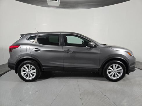 Used 2017 Nissan Rogue Sport S w/ S Appearance Package FWD image 3