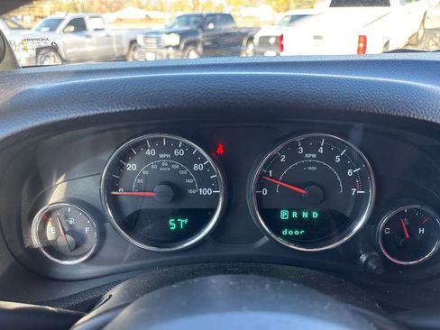 Used 2013 Jeep Wrangler Unlimited Rubicon image 14