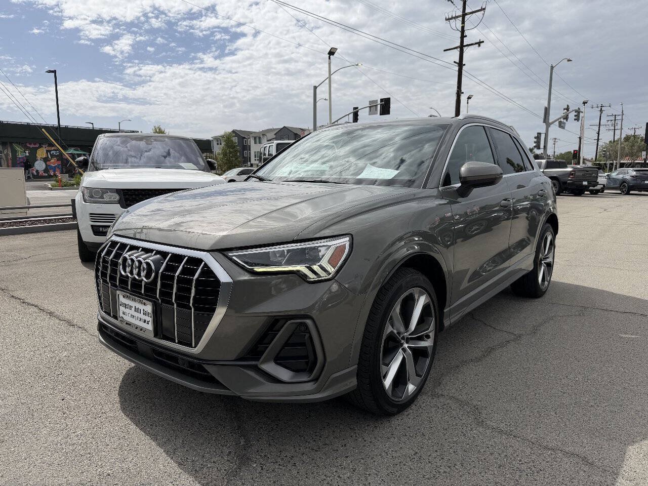 Used 2020 Audi Q3 2.0T Premium Plus w/ Premium Plus Package AWD/4WD image 2