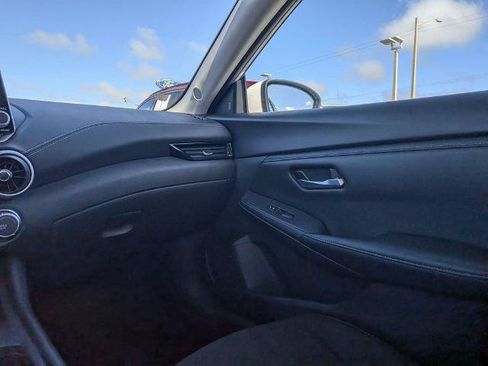 Used 2024 Nissan Sentra SV FWD image 14
