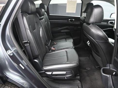 Used 2022 Kia Sorento S image 38