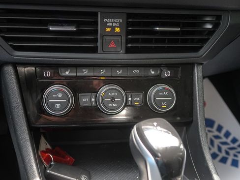 Used 2023 Volkswagen Jetta SE FWD image 29
