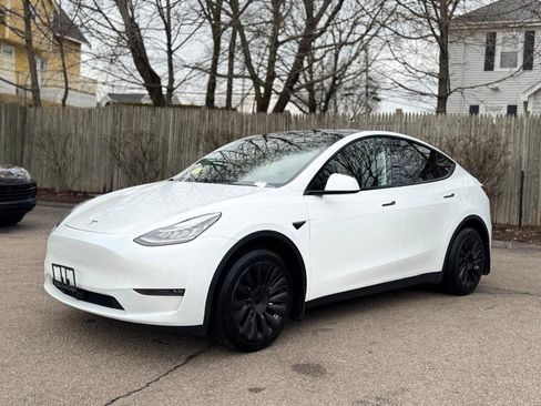 Used 2023 Tesla Model Y Long Range image 2