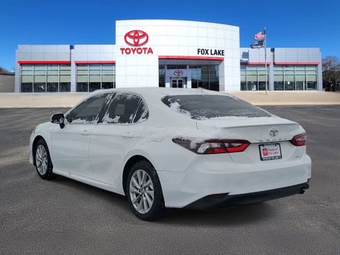 Used 2023 Toyota Camry LE image 3