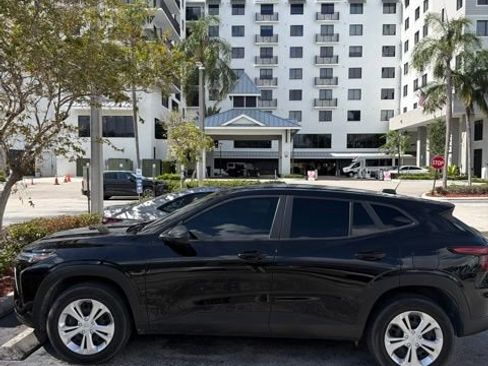 Used 2024 Chevrolet Trax LS w/ Driver Confidence Package FWD image 4