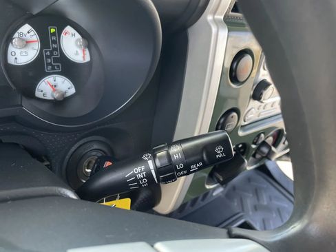 Used 2014 Toyota FJ Cruiser 2WD w/ Convenience Package image 21