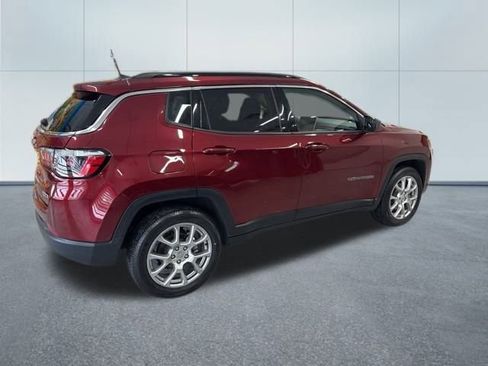 Used 2022 Jeep Compass Latitude w/ Sun and Sound Group image 8