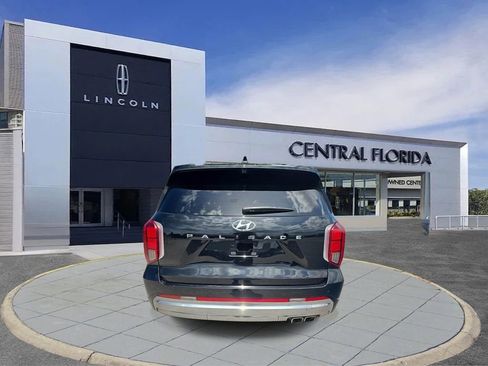 Used 2023 Hyundai Palisade Calligraphy w/ Cargo Package FWD image 4