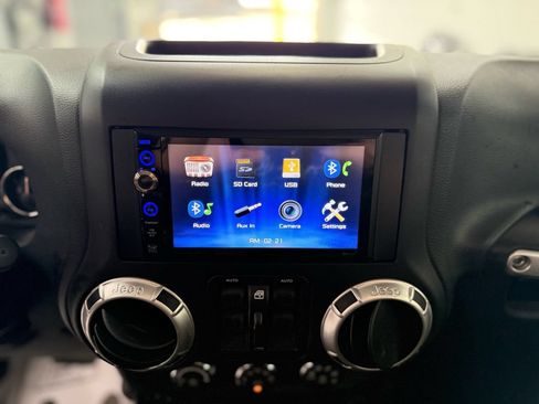 Used 2018 Jeep Wrangler Unlimited Rubicon w/ Cold Weather Group AWD/4WD image 22
