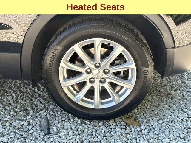 Used 2023 Cadillac XT4 Luxury w/ Cold Weather Package AWD/4WD image 9
