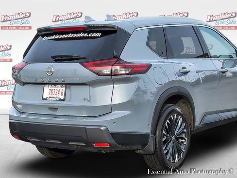 Used 2025 Nissan Rogue SL w/ Tech Package FWD image 5