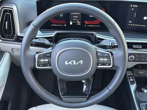 Used 2025 Kia Sorento S w/ Panoramic Sunroof Package image 4