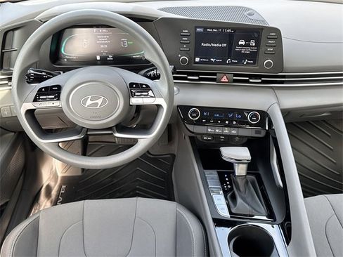 Certified 2025 Hyundai Elantra Blue image 22