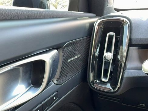 Used 2023 Volvo C40 P8 Recharge Ultimate w/ Protection Package Premier image 15