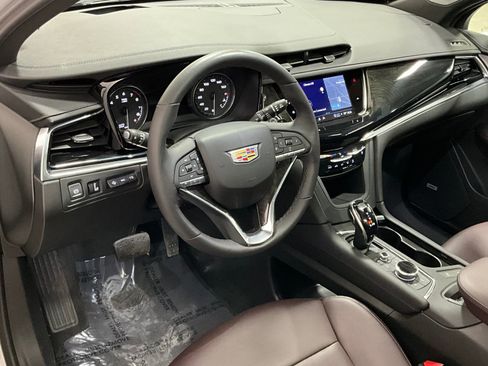Used 2024 Cadillac XT6 Premium Luxury w/ Technology Package image 14