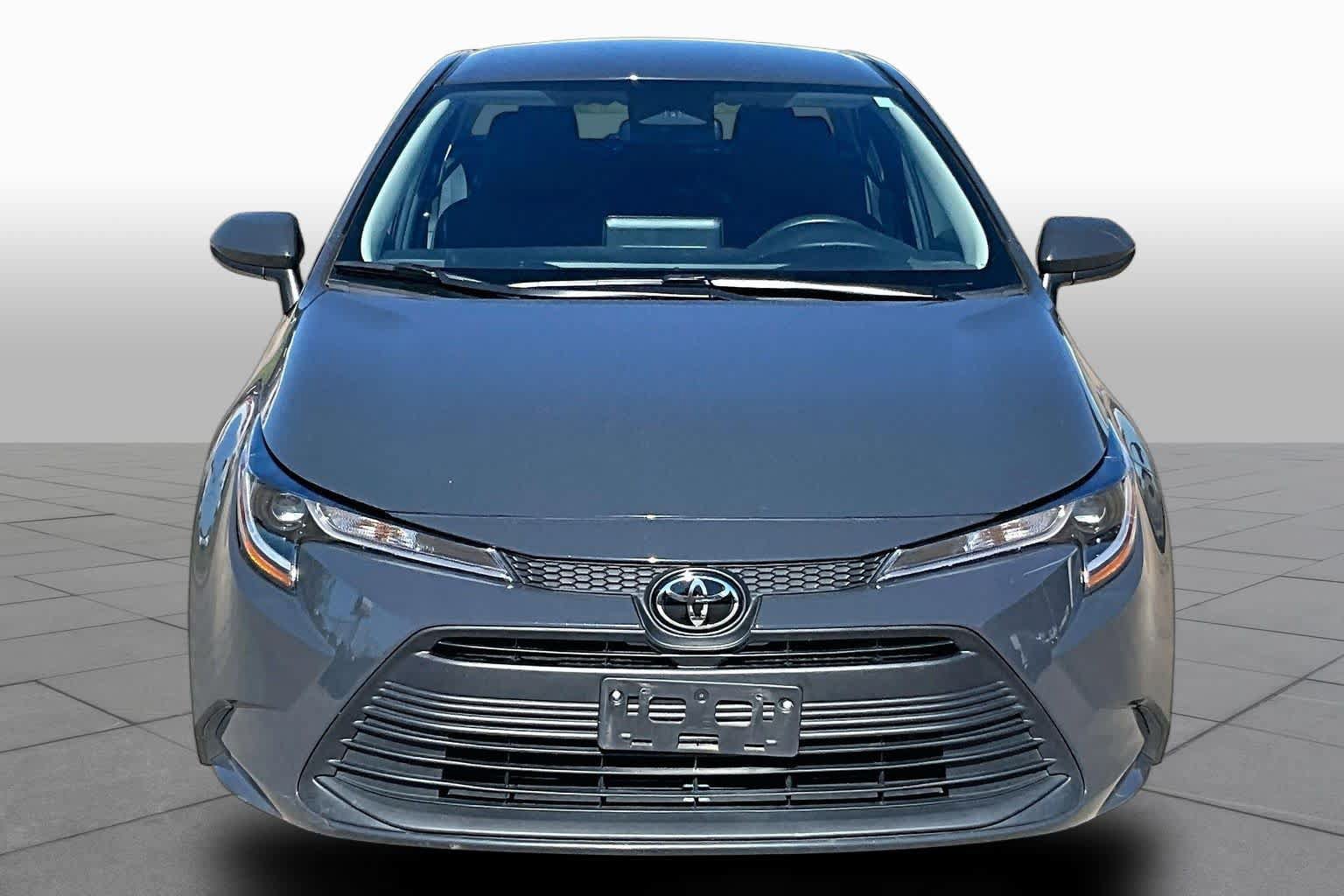 Used 2025 Toyota Corolla LE FWD image 4