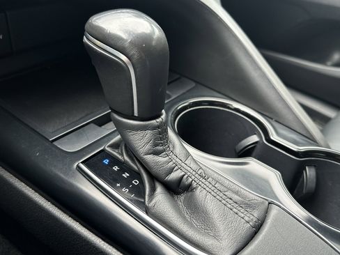 Used 2019 Toyota Camry SE FWD image 24
