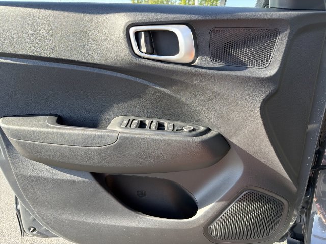 Used 2025 Hyundai Venue SEL FWD image 35