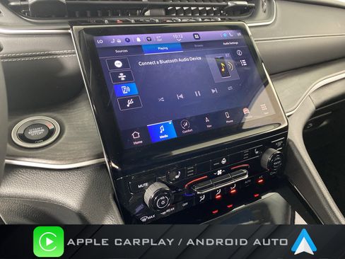 Used 2023 Jeep Grand Cherokee Limited AWD/4WD image 4