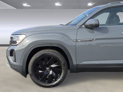 New 2026 Volkswagen Atlas Cross Sport SE image 18