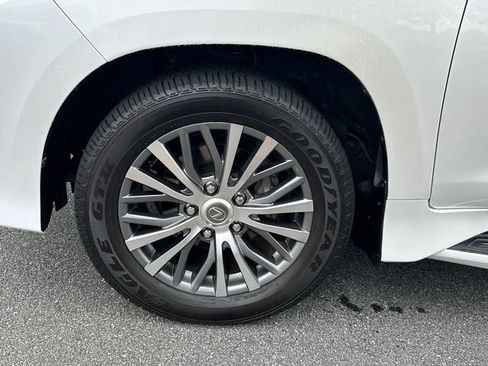 Used 2018 Lexus LX 570 4WD image 13