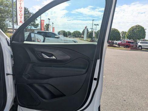 Used 2024 GMC Terrain SLE FWD image 31