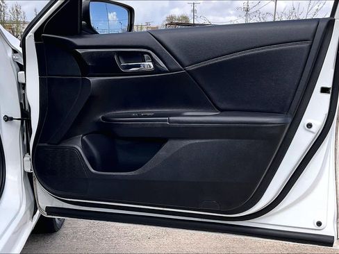 Used 2015 Honda Accord Sport image 22