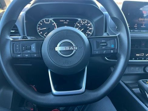 Used 2022 Nissan Rogue SV image 15