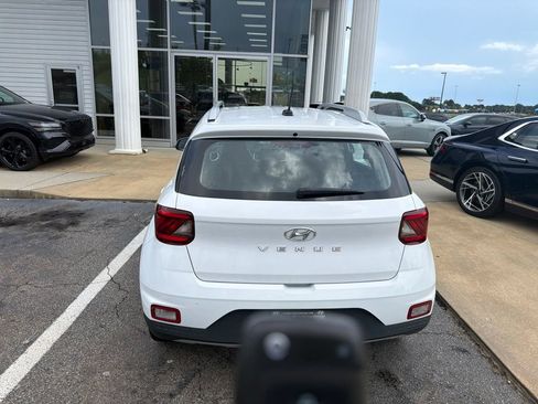 Used 2023 Hyundai Venue SEL FWD image 4