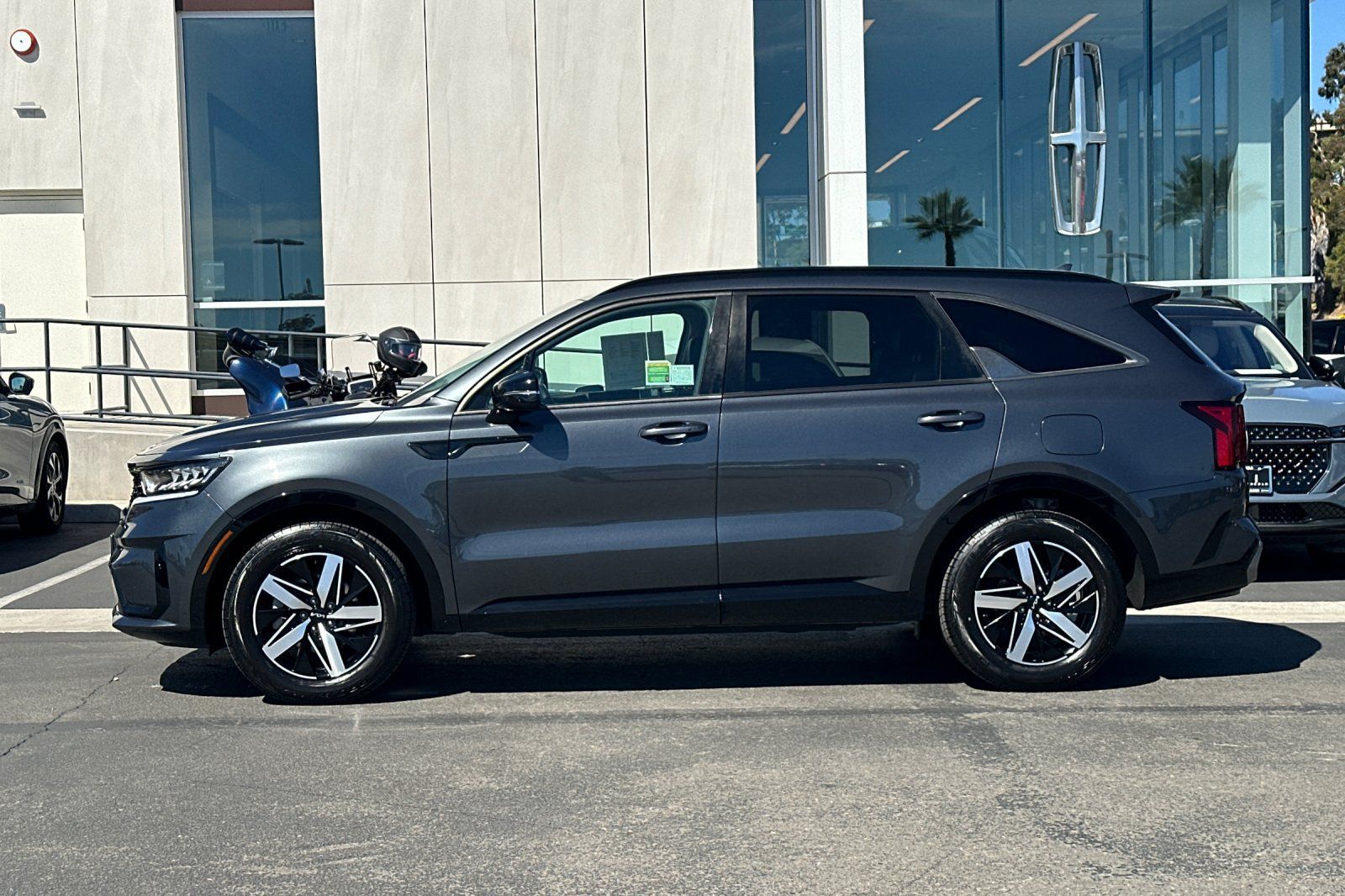 Used 2022 Kia Sorento S w/ Panoramic Sunroof Package FWD image 6
