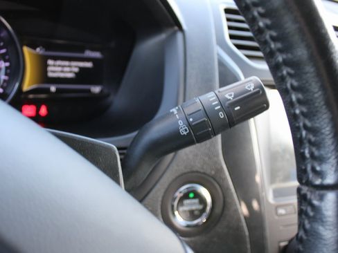 Used 2018 Ford Explorer XLT w/ Equipment Group 202A image 31