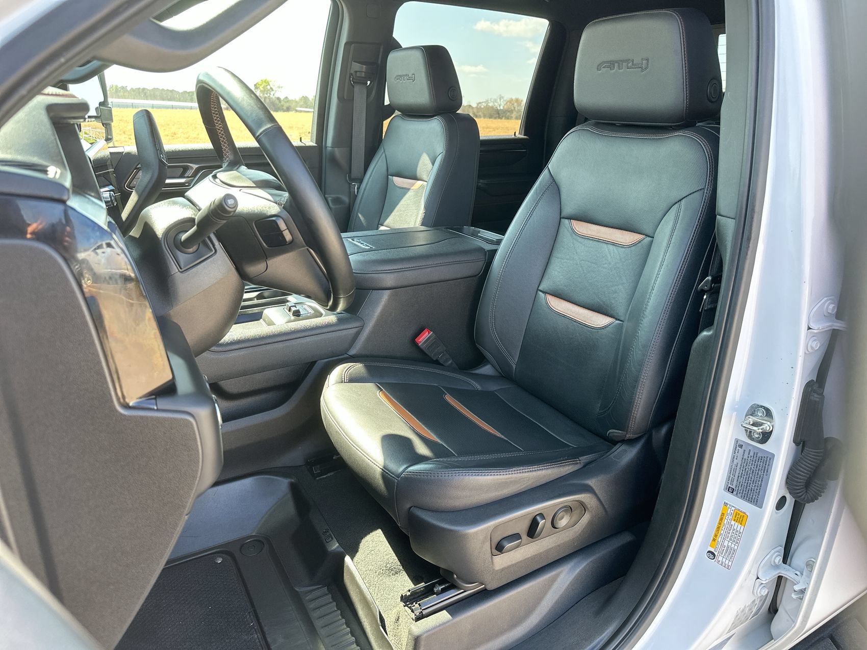 Used 2024 GMC Sierra 2500 AT4 w/ AT4 Premium Plus Package AWD/4WD image 11