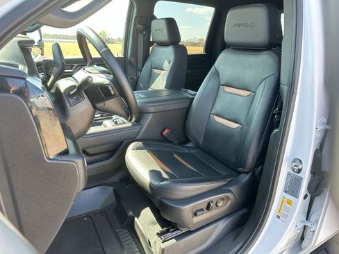 Used 2024 GMC Sierra 2500 AT4 w/ AT4 Premium Plus Package AWD/4WD image 11