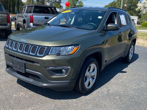 Used 2018 Jeep Compass Latitude image 2
