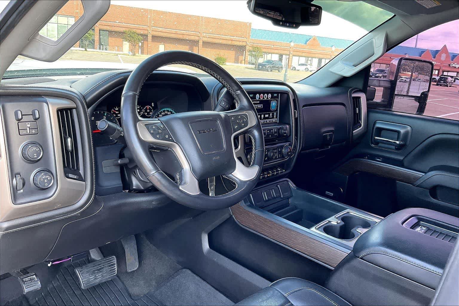 Used 2017 GMC Sierra 2500 Denali w/ Duramax Plus Package AWD/4WD image 2