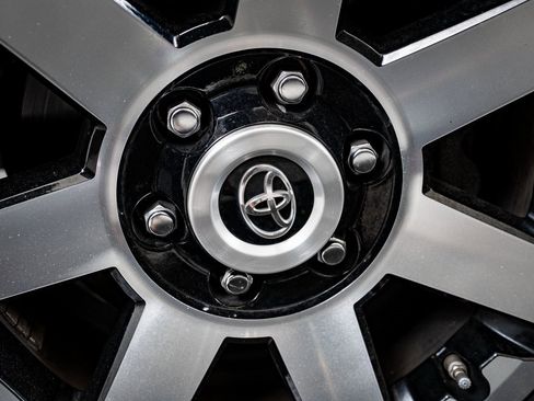 Used 2020 Toyota 4Runner TRD Off-Road Premium image 8