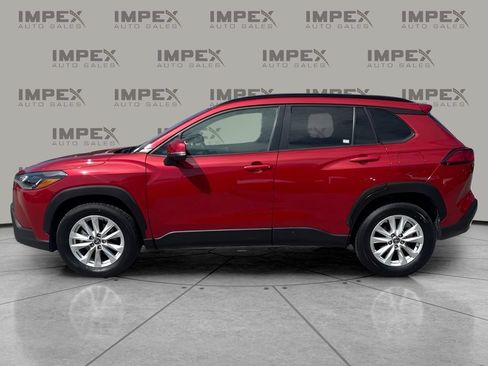 Used 2022 Toyota Corolla Cross LE FWD image 2