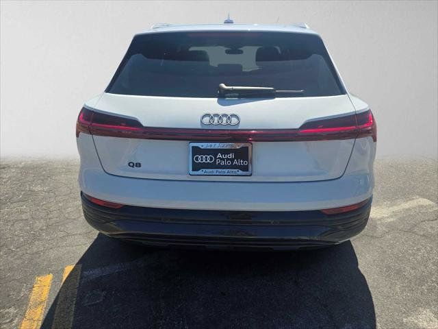 Used 2024 Audi Q8 e-tron Premium Plus w/ Premium Plus Package AWD/4WD image 4