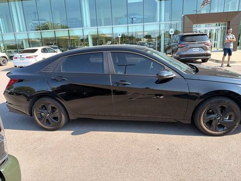 Certified 2022 Hyundai Elantra Blue w/ Cargo Package FWD image 4