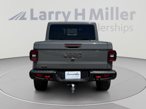 Used 2021 Jeep Gladiator Rubicon AWD/4WD image 4
