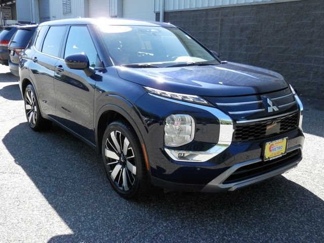 Used 2025 Mitsubishi Outlander SE AWD/4WD image 2