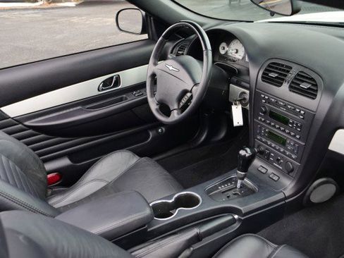 Used 2003 Ford Thunderbird image 32