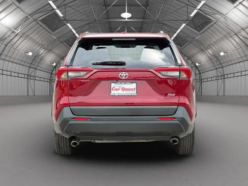 Used 2022 Toyota RAV4 XLE w/ Convenience Package FWD image 6