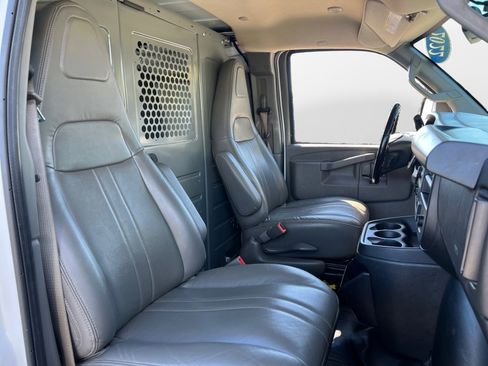 Used 2022 Chevrolet Express 2500 Extended w/ Driver Convenience Package image 9